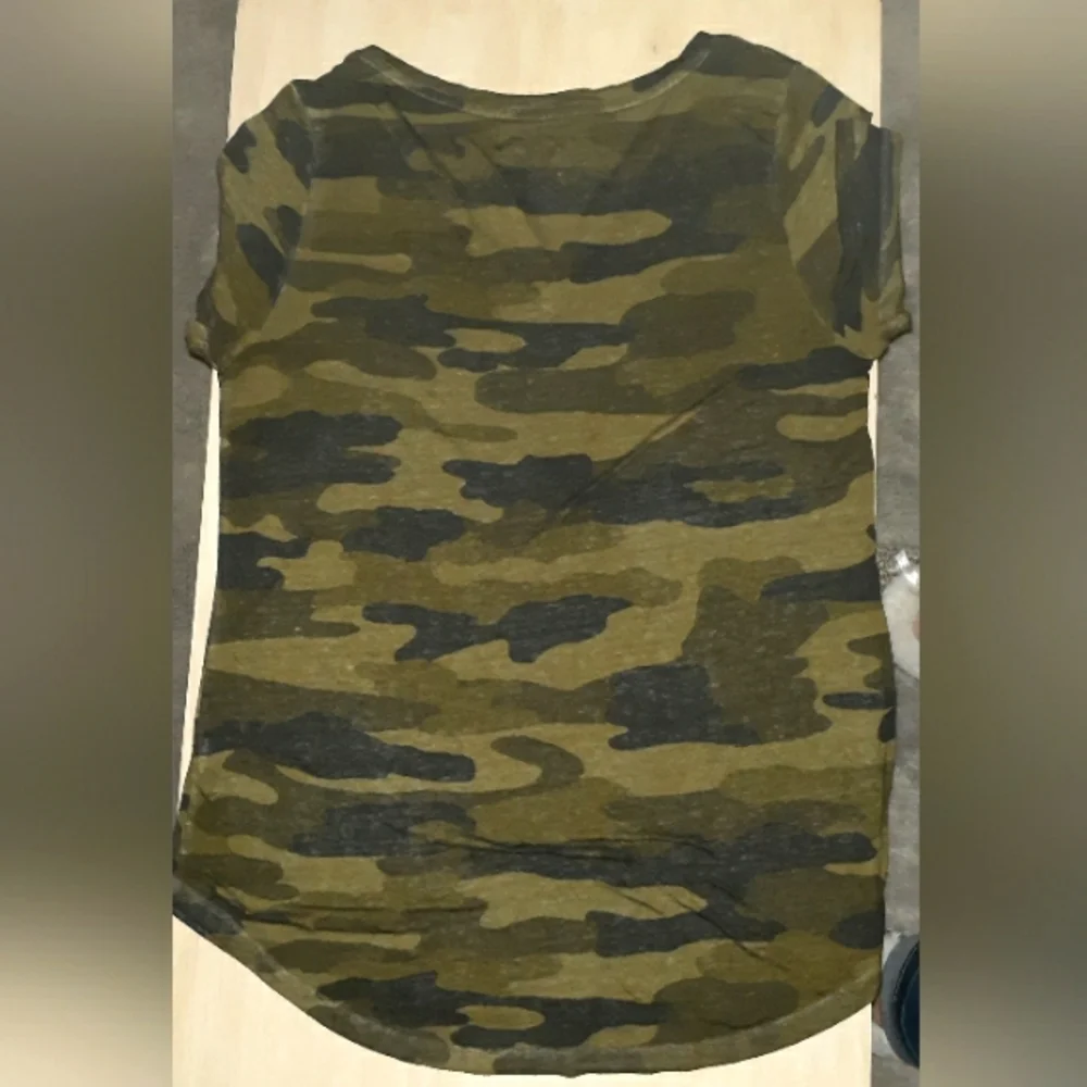 EUC Lucky Brand Camo Short Sleeved T-Shirt - Picture 3 of 8